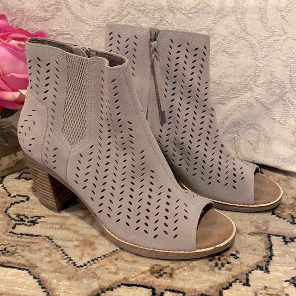 ❤️Gorgeous TOMS Ankle Booties - Picture 2 of 8
